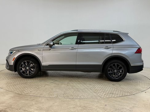 Used 2024 Volkswagen Tiguan SE image 2