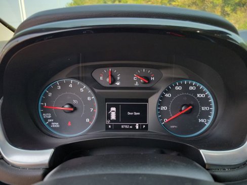 Used 2021 Chevrolet Traverse LS image 19