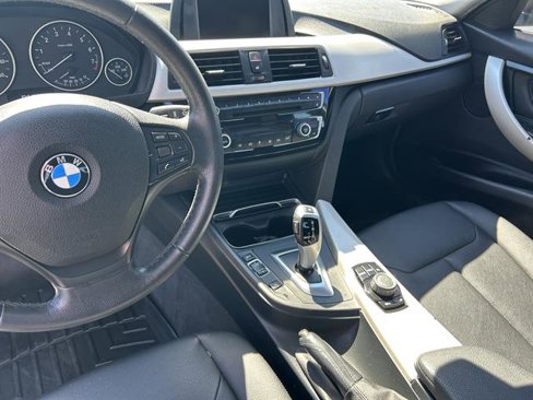 Used 2016 BMW 320i Sedan image 10
