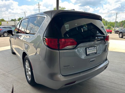 Used 2020 Chrysler Voyager LX image 5