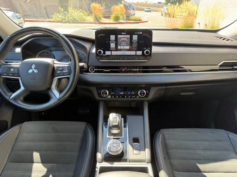 Used 2024 Mitsubishi Outlander SE image 13