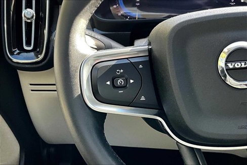 Used 2024 Volvo XC40 B5 Plus w/ Protection Package Premier image 22