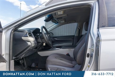 Used 2018 Toyota Camry L image 4