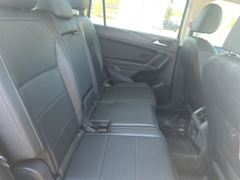 Used 2020 Volkswagen Tiguan SE image 14