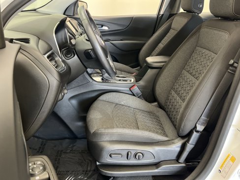 Used 2022 Chevrolet Equinox LT w/ Driver Convenience Package image 11
