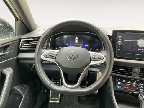 Used 2025 Volkswagen Jetta Sport image 18