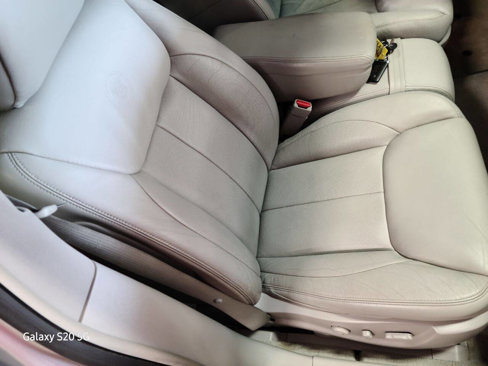 Used 2009 Cadillac DTS w/ Sun And Sound Package image 16