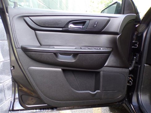 Used 2016 GMC Acadia SLE image 13