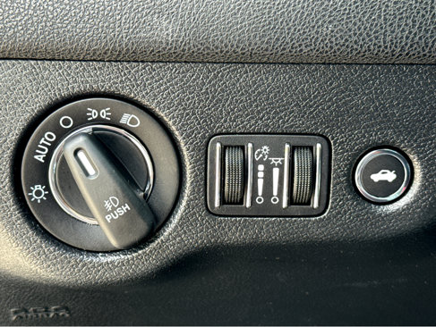 Used 2017 Chrysler 300 C image 12