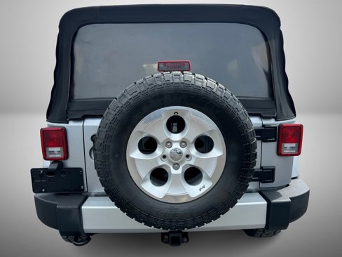 Used 2013 Jeep Wrangler Unlimited Sahara w/ Connectivity Group image 8