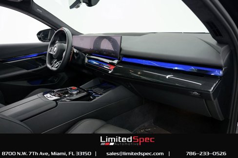 Used 2025 BMW M5 image 47