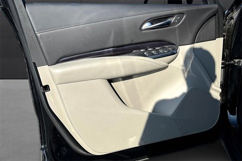 Used 2020 Cadillac XT4 Luxury w/ Cold Weather Package image 18