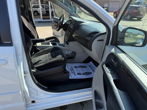 Used 2014 Dodge Grand Caravan SXT w/ Rear Park Assist Package image 13