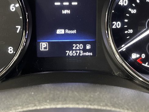Used 2018 Nissan Rogue SV w/ Premium Package image 6