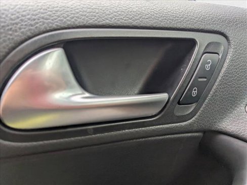 Used 2016 Volkswagen Tiguan S image 12