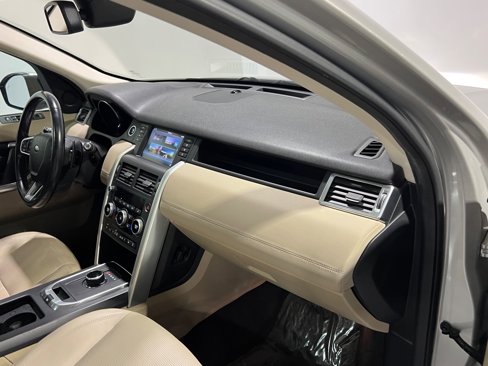 Used 2017 Land Rover Discovery Sport HSE image 36