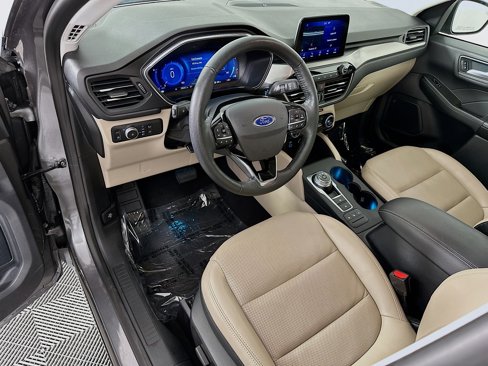 Used 2021 Ford Escape Titanium image 9