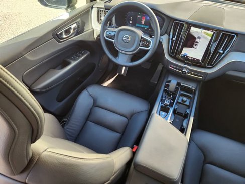 Certified 2025 Volvo XC60 B5 Plus image 10