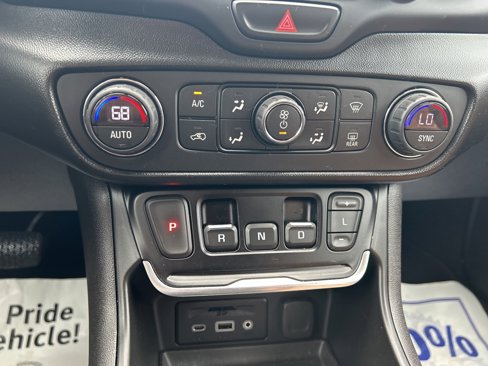 Used 2018 GMC Terrain SLT image 25