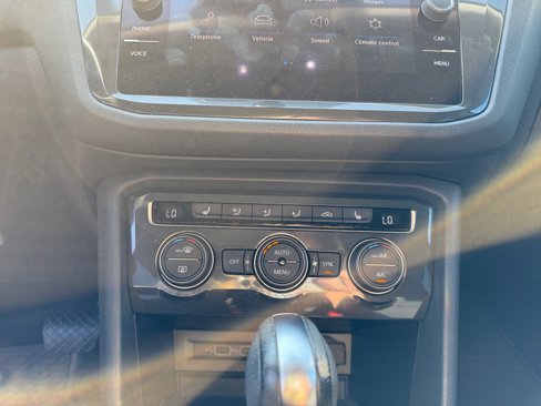 Used 2020 Volkswagen Tiguan SE w/ Panoramic Sunroof Package image 20