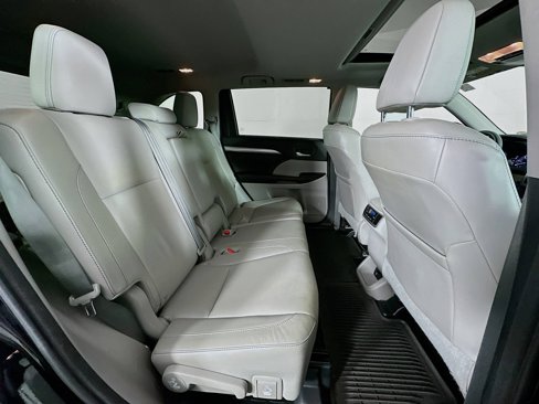 Used 2015 Toyota Highlander XLE image 31