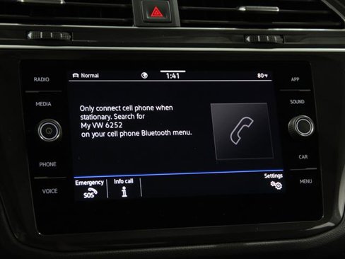 Used 2023 Volkswagen Tiguan SE w/ Panoramic Sunroof Package image 12