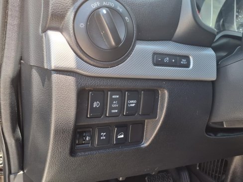 Used 2017 Nissan Titan PRO-4X image 25