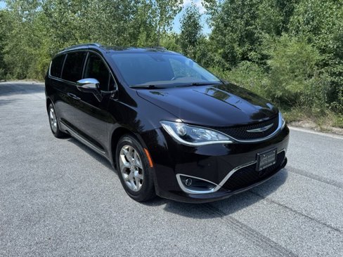 Used 2019 Chrysler Pacifica Limited w/ Advanced Safetytec Group image 3