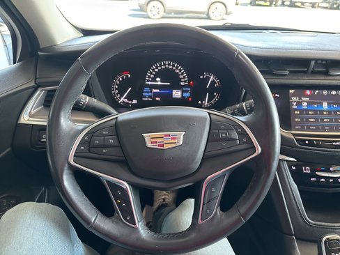 Used 2017 Cadillac XT5 Luxury image 11