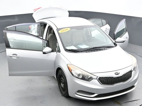 Used 2016 Kia Forte LX image 32