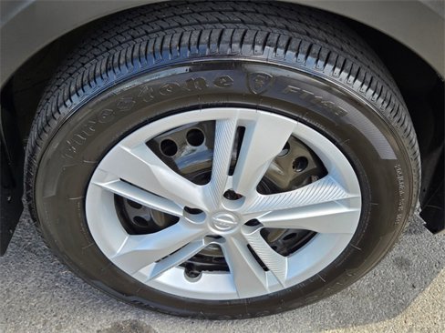 Used 2024 Nissan Kicks S image 9
