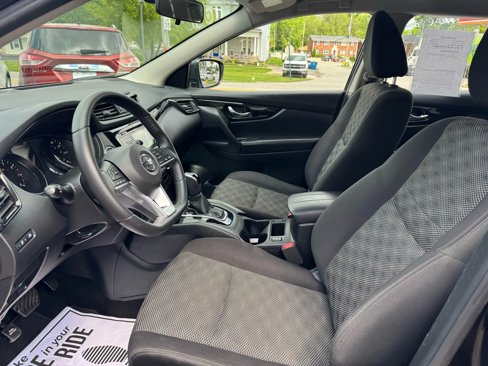 Used 2018 Nissan Rogue Sport SV w/ SV All-Weather Package image 19