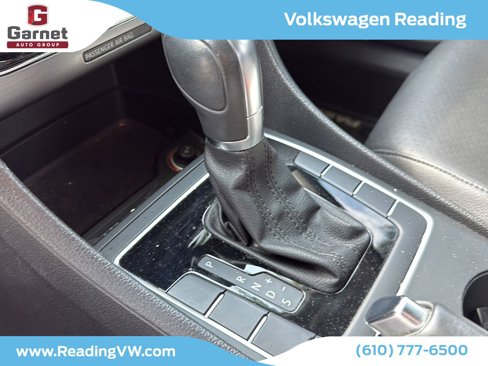 Used 2017 Volkswagen Passat 1.8T R-Line w/ R-Line Lighting Package image 11
