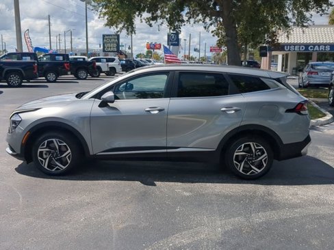 Used 2023 Kia Sportage LX image 7