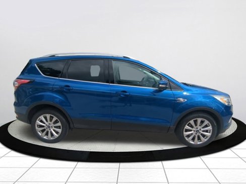 Used 2017 Ford Escape Titanium image 2