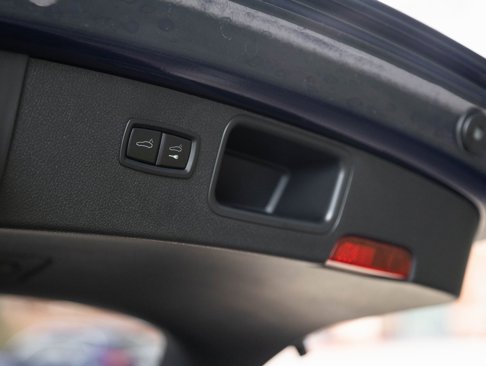 Certified 2022 Porsche Macan image 31