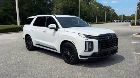 Used 2024 Hyundai Palisade Calligraphy image 2