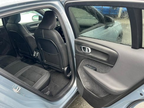 Used 2023 Volvo C40 P8 Recharge Ultimate image 37