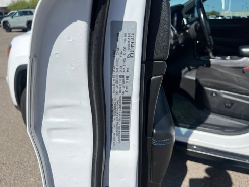 Used 2019 Jeep Grand Cherokee Laredo image 26