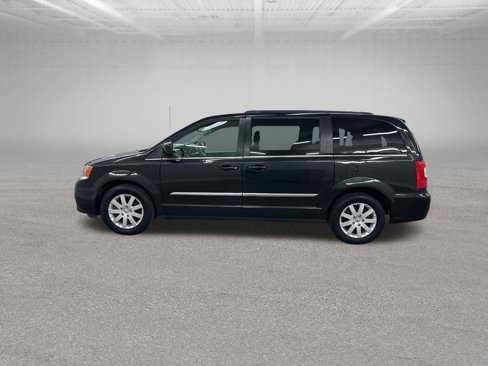 Used 2016 Chrysler Town & Country Touring image 8