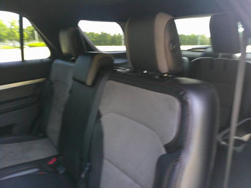 Used 2017 Ford Explorer XLT w/ XLT Appearance Package image 14