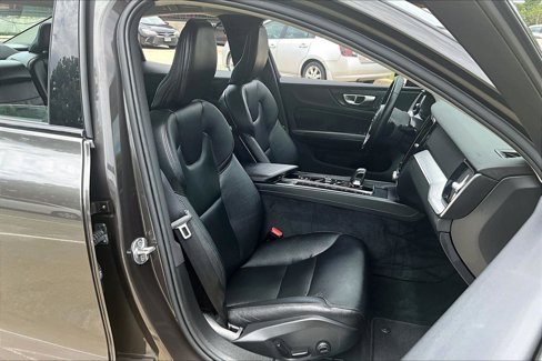 Certified 2025 Volvo S60 B5 Core image 9