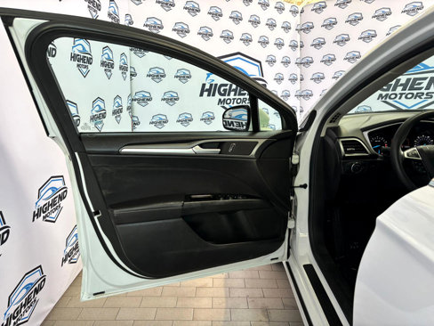 Used 2016 Ford Fusion SE image 11