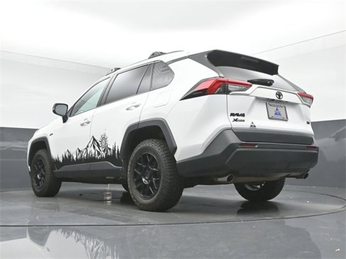 Used 2022 Toyota RAV4 XLE image 14