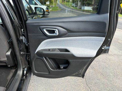 Used 2023 Jeep Compass Sport image 30