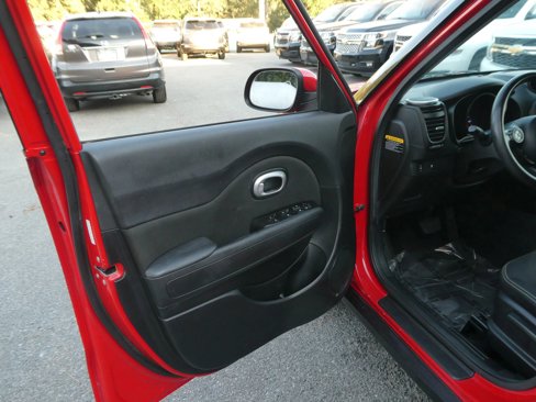 Used 2016 Kia Soul + image 11