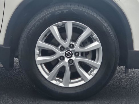 Used 2018 Nissan Rogue SV image 28