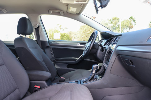 Used 2017 Volkswagen e-Golf SE image 17
