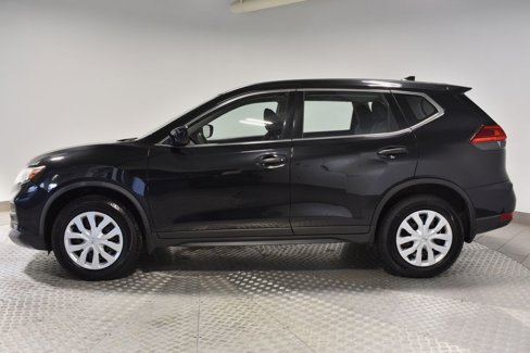 Used 2017 Nissan Rogue S image 2