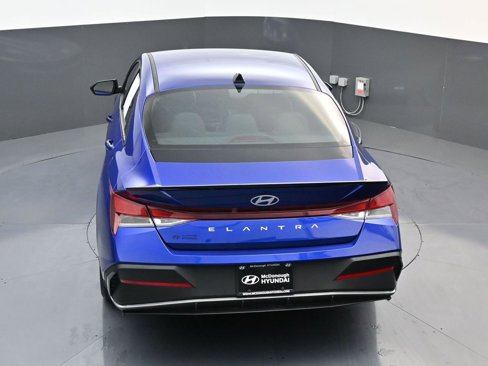 Certified 2025 Hyundai Elantra Sport image 17